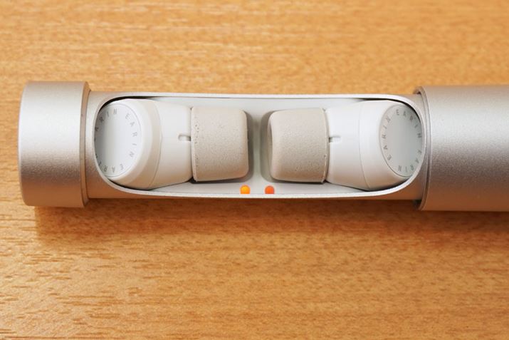 Cz̏[d󋵂mFłLEDCWP[^[̓gCɓ