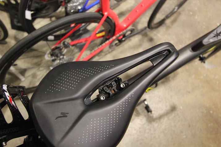 [hoCÑTh̒[ɂ́AčJĂ