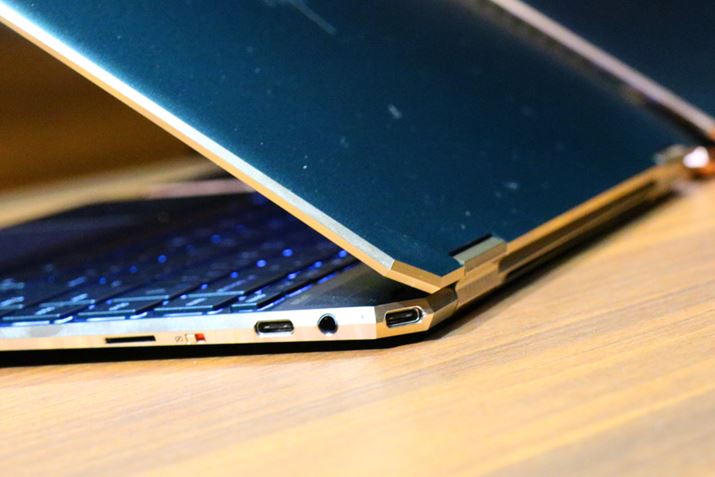 P[u񂵂₷悤ɊpUSB Type-C|[gzu