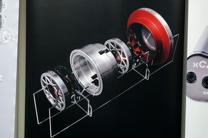 SPIRIT TORINȌʃf́A_Ci~bNhCo[𒼗zuɃj[Nȍ\̗p