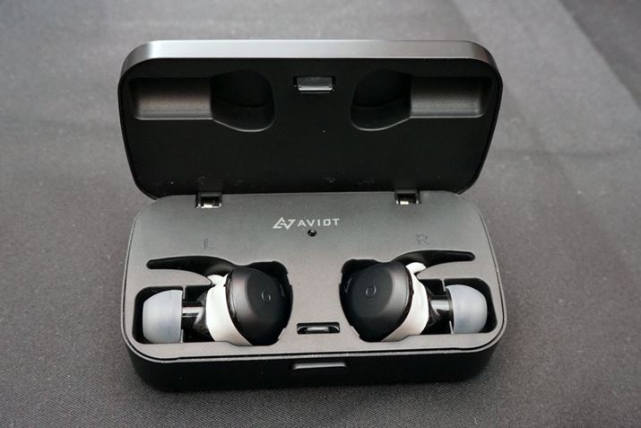 uTE-D01av́A8,000~OƂ育ȉi͂̊SCXCz