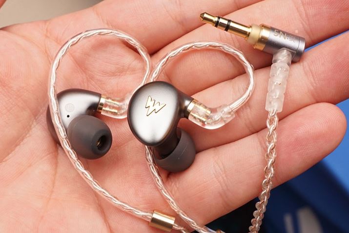 Whizzeuh́AKnowlesBA^hCo[ƃ_Ci~bN^hCo[̃nCubhCzuKylin A-HE03voBP[uȂ肱肾Bsz艿i18,000~O