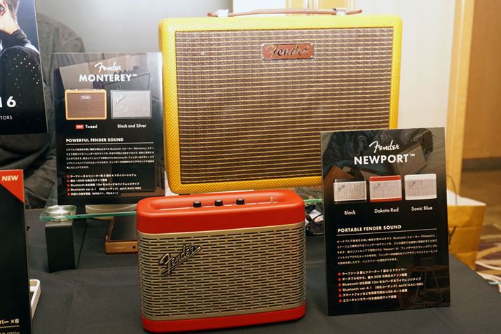 uMONTEREYvx[XɁAtF_[ÑcC[hAvfUCꂽuMONTEREY TWEEDvA^́uNEWPORTvƂBluetoothXs[J[WĂ