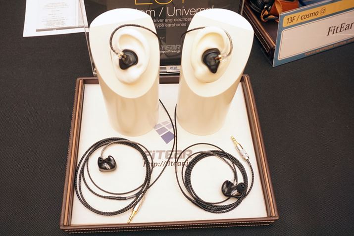 FitEaru[X́ABA^hCo[ƐÓd^cC[^[̃nCubh\̗pJX^IEMuFitEar ESTvWBȂAuFitEar ESTv͎^̎悵čJX^IEMƂƂŁA͂łŴ݂A@ƂẮAhCo[\̗pjo[TIEMuFitEar EST UniversalvpӂĂ