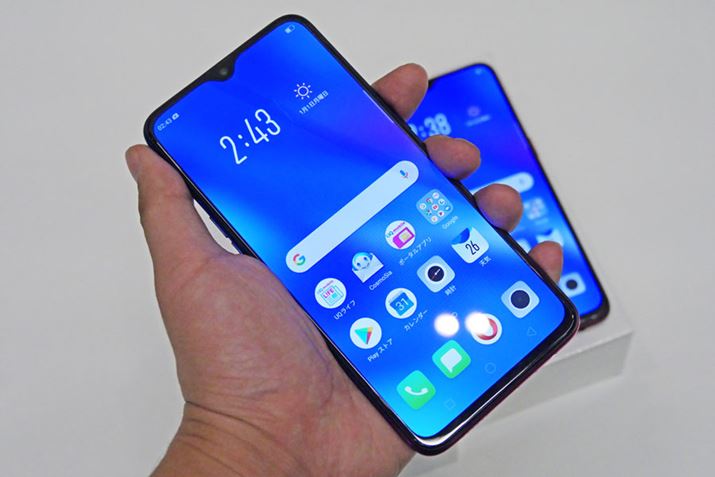 �{�̃T�C�Y��158.3�i�c�j×75.5�i���j×7.4mm�B�d�ʂ͖�156g��