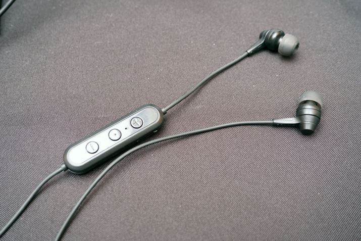 uSE-C4BTvBluetoothΉ̃Gg[CzƂʒutBGoogleAVX^gSiriȂǂ̉AVX^g@\̌ĂяoɂΉBsz艿i3,400~O