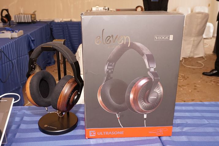 ULTRASONÉACxg1ڂ1027蔭ƂȂEditionV[YŐV̊J^wbhzuEdition 11voBULTRASONE ƂȂoCIZ[XfނɂhCo[jbg̗pA܂łɂȂEditionTEhƂBSE1111Zbg胂fƂȂĂAsz艿i169,800~OɂȂ錩݁Bʐ^ɎʂĂwbhznK[pbP[Wɕt