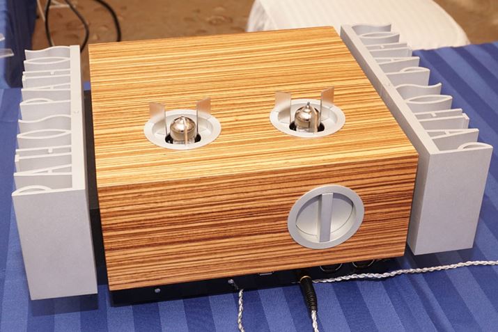 ^C[hVK舵X^[gPATHOS̃wbhzAvuInPol EARv̌ł悤ɂȂĂ