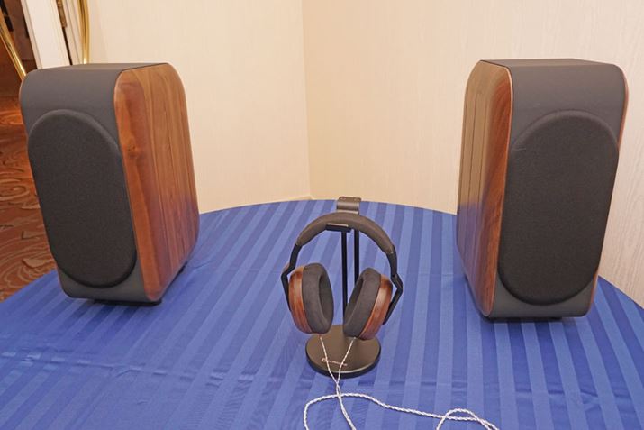 10舵JnChariõXs[J[WĂ