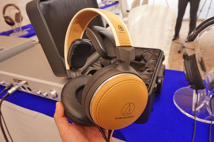 I[fBIeNjJ́ȀH̐ViꋓWBʐ^́ASE500̃U[wbhzuATH-L5000vBO炷łɗ\ŊƂ󋵂ŁAwbhtHՂ͈ʃ[U[łɋMdȏꏊƂȂ