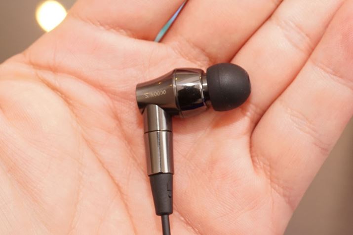 ➑̂Ƀ`^̗p2000TiV[YtCAbvœWBʐ^́AJi^́uATH-CK2000Tiv