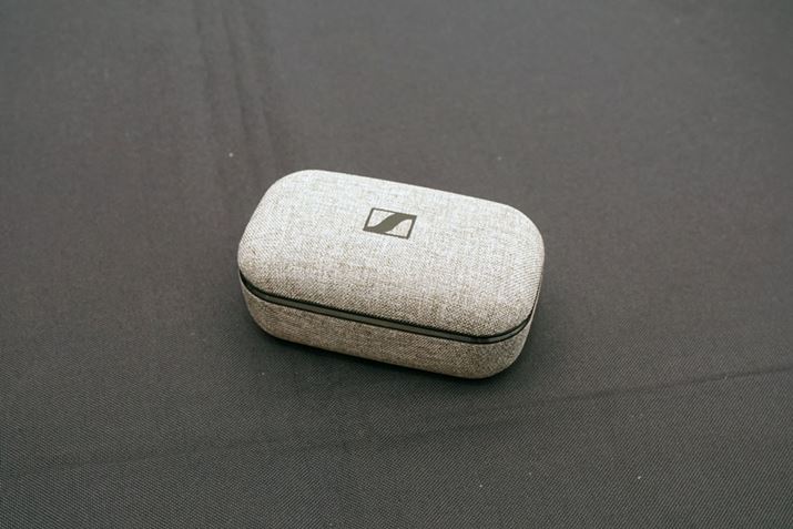 [nCU[̖ڋʐíAЏ̊SCXCzuMOMENTUM True WirelessvBt@ubNfނgP[XۓI