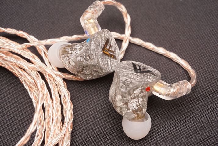 qdćA10BA^hCo[𓋍ڂtbOVbvfƂȂJX^IEMuAnole VXvsWBXCb`̐؂ւ8ނ̃TEhyނƂłB12̔ڎwĂAsz艿i26~OɂȂ錩