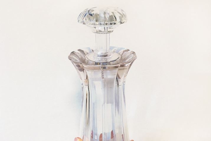 �S�̂̐F�͓����ł����A�{�g���̏㕔�������x�[�W���������Ă���̂��킩��܂��ł��傤���H