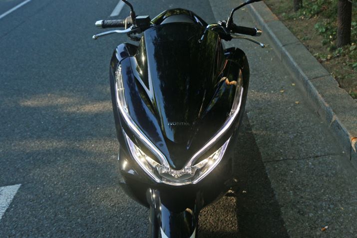 ��i�I�ȃC���[�W�����o�����w�b�h���C�g�BLED�Ȃ�ł͂̍ג����X�^�C�������܂��g�ݍ��킹�Ă���