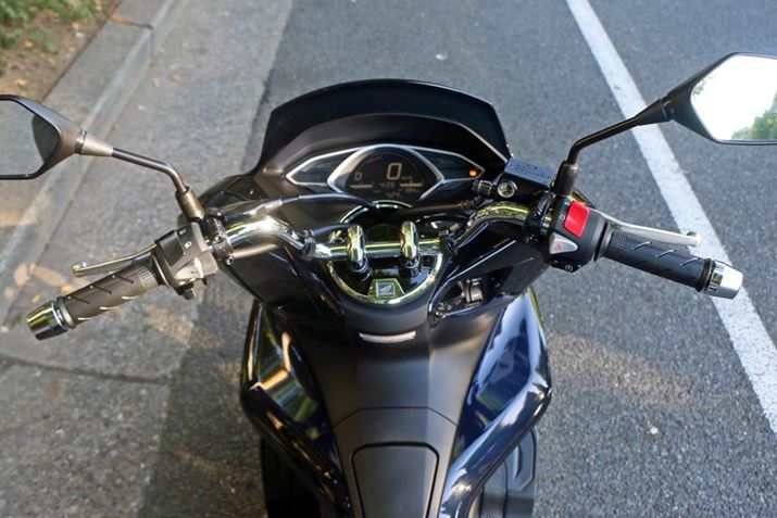 �p�C�v�n���h�����ނ��o���ƂȂ����R�b�N�s�b�g�̍\���́A���ヂ�f��������������