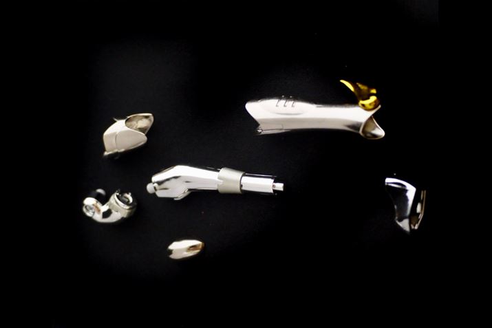 �O�r�����̃I�u�W�F�p�[�c�ɁA�r�p�̃A�[�}�[�p�[�c�𑕒����܂�