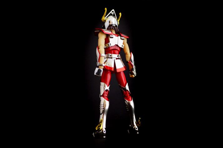 �w���ɂ̓y�K�T�X�̉H���𑕒����邱�Ƃ��\