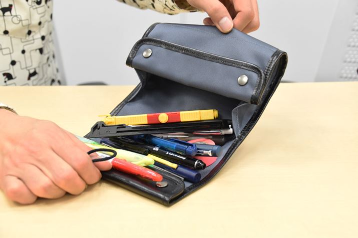 UbƈuŁAyP[X̒gׂďoĂ