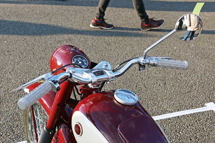 ���C�g�ɖ��ߍ��܂ꂽ���[�^�[��n���h���̋Ȑ����@�ׂ�������������