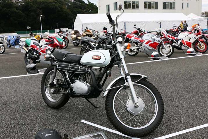 ���}�n���̃g���[���o�C�N�i�R���𑖂�o�C�N�j�Ƃ��āA���̃W���������J�񂵂��̂��uDT-1�v��