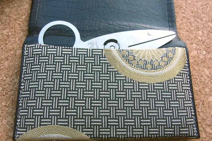 M҂̌ÕȖhɂX|bƎ܂܂