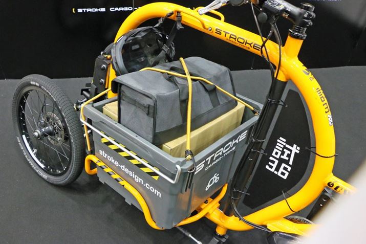 eXgł̓J[SXy[X100kg̉וςނƂ邪A@Iɂ͏30kgƂȂ