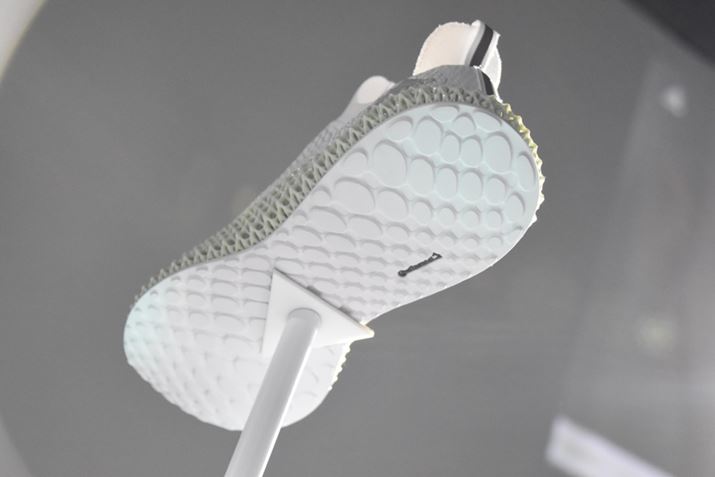 AfB_X̂ق̃V[Yɂ̗pR`l^^CАo[̗p