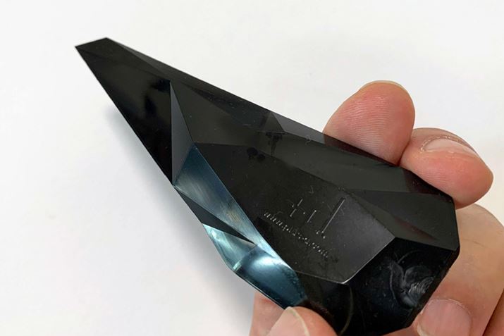 ̂̐Ί̂悤ɍj΂ċRł悤ȕsKȑ`Ăł