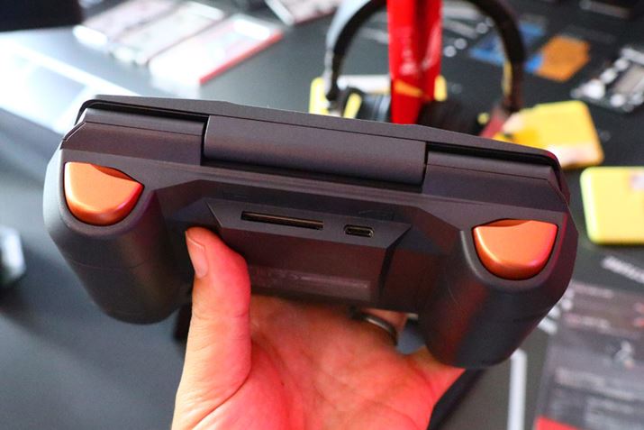 ��������L/R�{�^���𓋍�