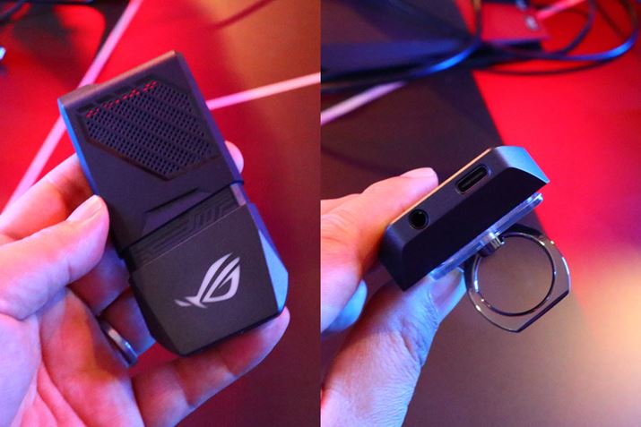 �{�̔w�ʂɎ��t����AeroActive Cooler�B��ʂ�USB Type-C�|�[�g�ƃw�b�h�z���o�̓|�[�g�������