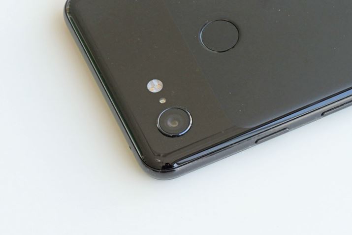 uPixel 3v́ACJVOJƂAŋ߂̃nCGhX}[gtHł͒dl