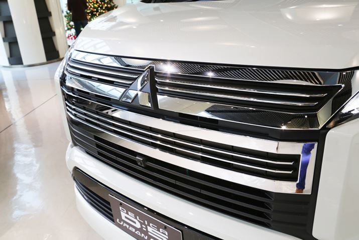 uURBAN GEARṽtgȎ`́AuSTANDARDvƃfUCقȂB