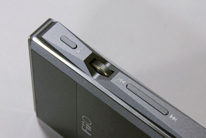 {̍Ƀ_C̃{[Rg[𑕔̂uX7vƂ̑傫ȈႢ