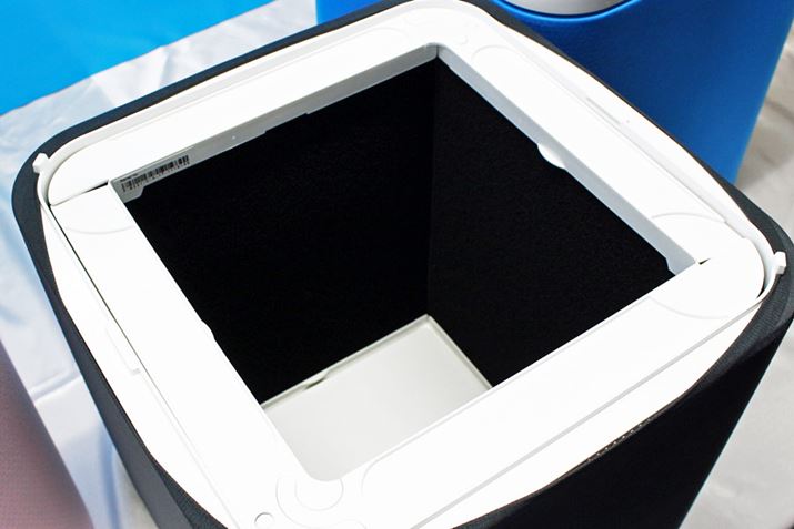 tB^[̓ɂ̓jICJ[{wĂ܂