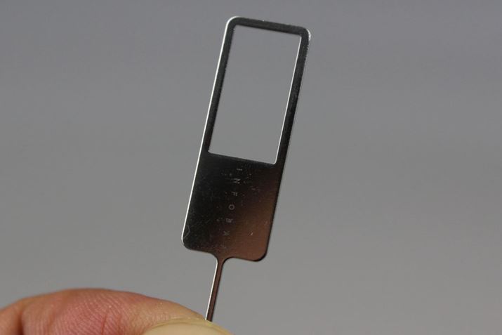 SIMg[̒EśAINFOBAR̃fUC`[tɂ