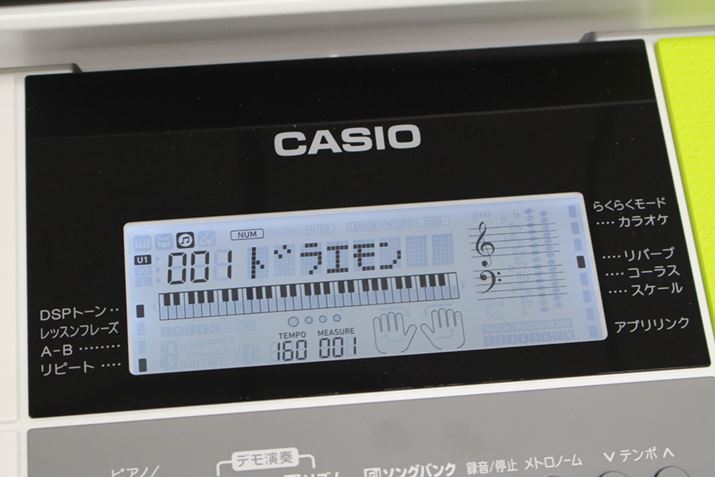 Rg[pl̒Sɂ́A傫ȃfBXvC𑕔