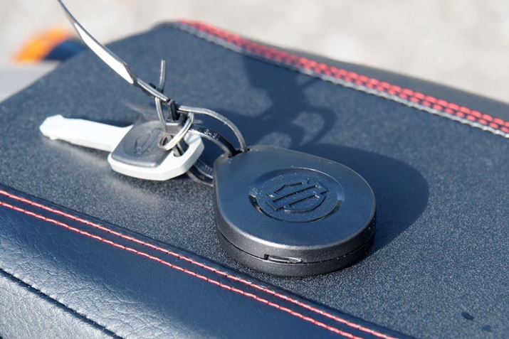 �G���W���̎n�����X�}�[�g�L�[�ōs����͕̂֗������c�c