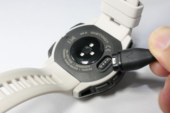 ��p�̃`���[�W���O�P�[�u����}���ď[�d