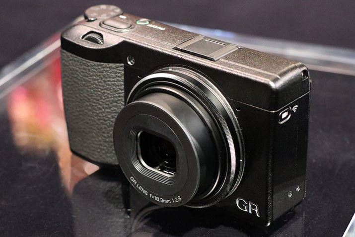 4Q6i񋅖ʃY2j\̐VJY̗pBuGR LENSv̖̂tĂ