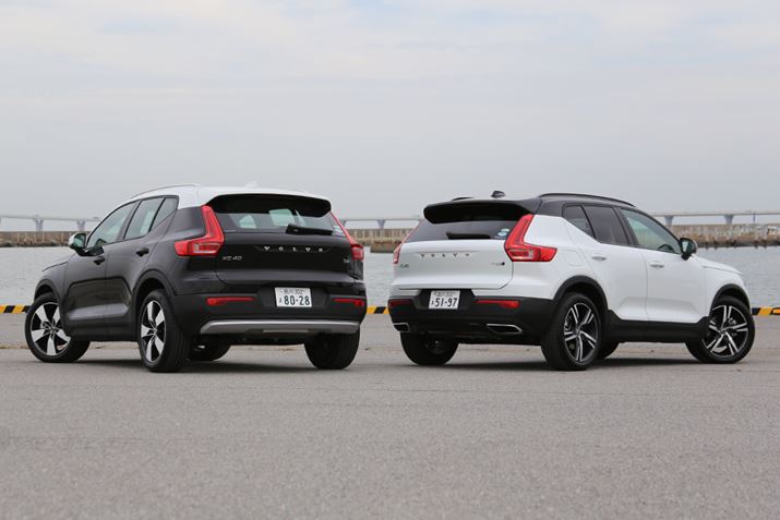 E{{uXC40 T5 AWD R-DesignvÁuXC40 T4 AWD Momentumv