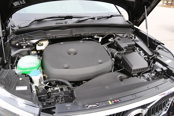 {{uXC40 T5 AWD R-DesignṽGW[