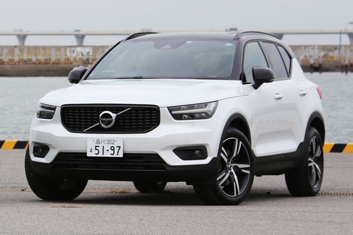 {{uXC40 T4 AWD MomentumṽC[W