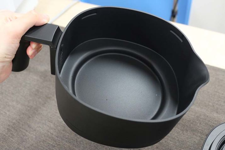 �P�g���͉��M���͍����ɂȂ�̂ŁA�n���h���ȊO�̕����ɂ͐G��Ȃ��悤�ɒ��ӁI