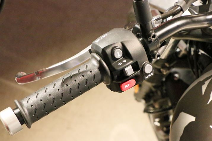 CfBO[h̐؂ւ́A葤̃XCb`ōs