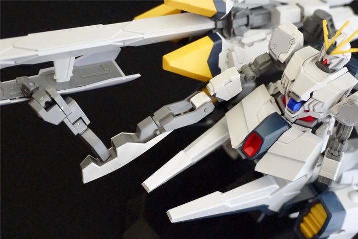 [̃A[}[Ɏ肪ĂAłƈĕێł܂