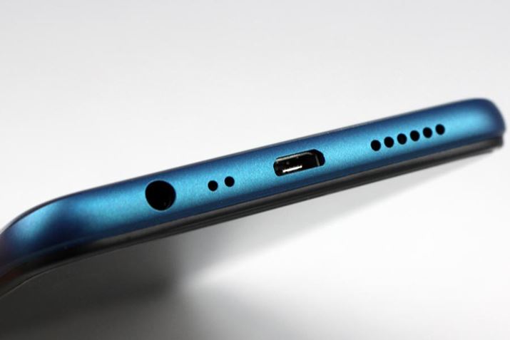 {fBʂɂ̓wbhz[qƏ[dуf[^]pmicroUSB|[gzuĂ