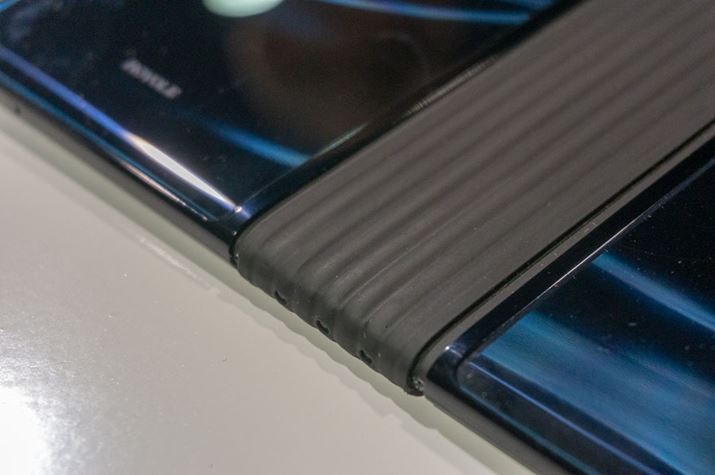 �q���W�́u�O�j���v�Ƃ��������ŋȂ���A���i�K�Ɋp�x�𒲐��\