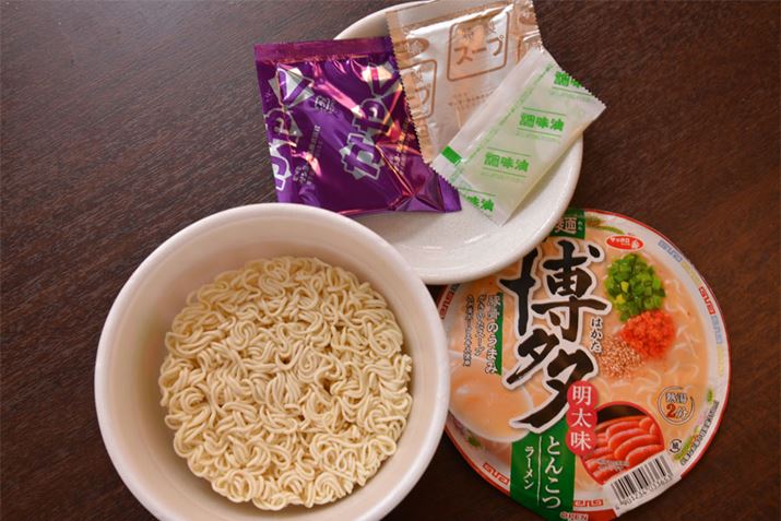 ׂ߂̗g˂ɁAX[vƒB₭ɂ͖q̖tڂƃS}AlMĂ܂