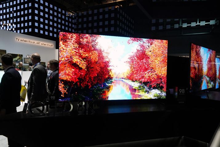 TX́u8K QLEDvu[XőXIɓWJ